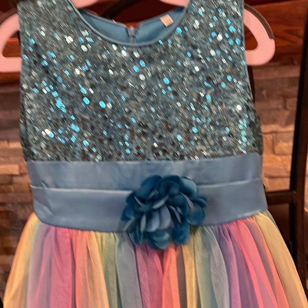 Girls size 6/7 (140) sequins and multicolored tulle dress - Picture 2 of 3